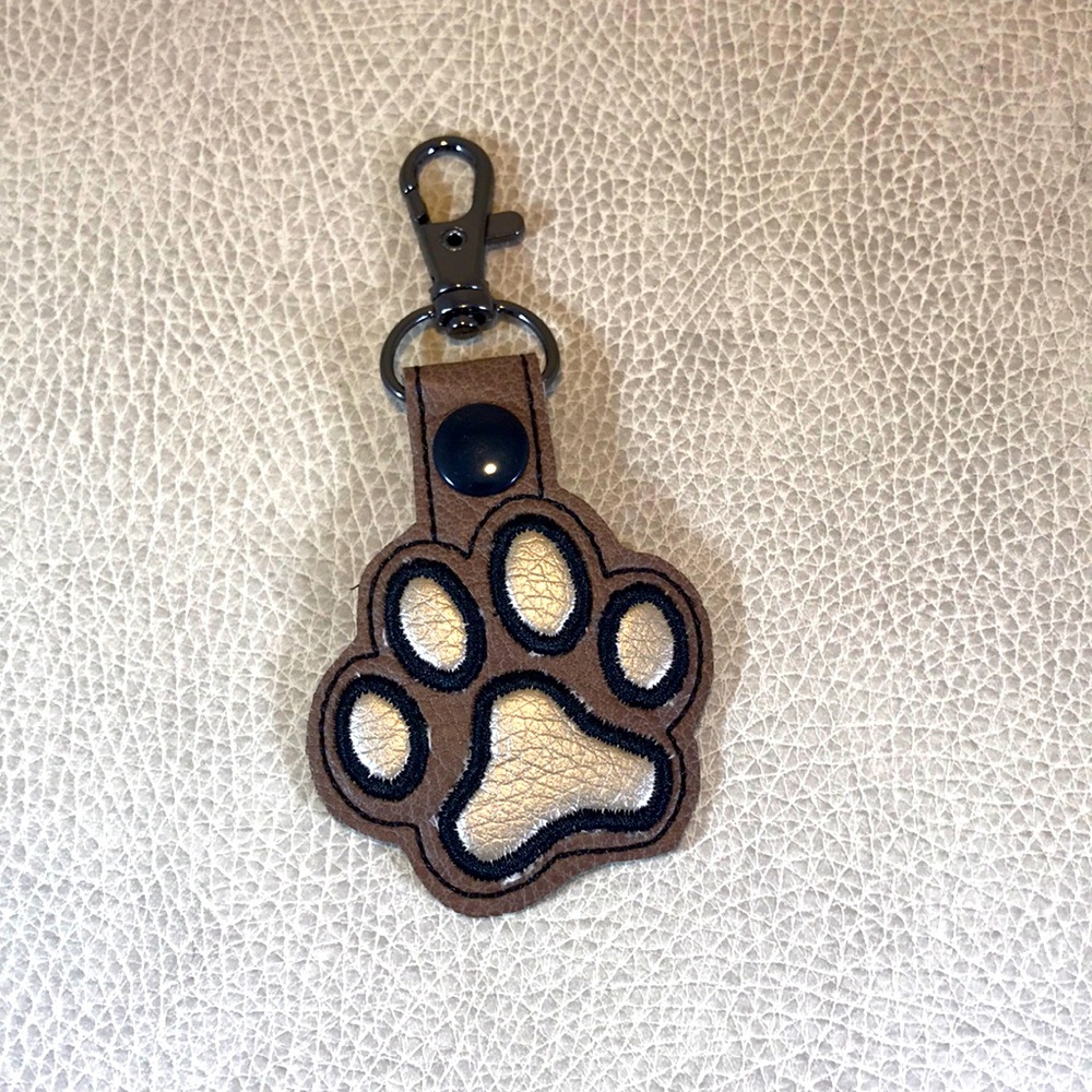 Click and Go Embroidered Paw print Fob
